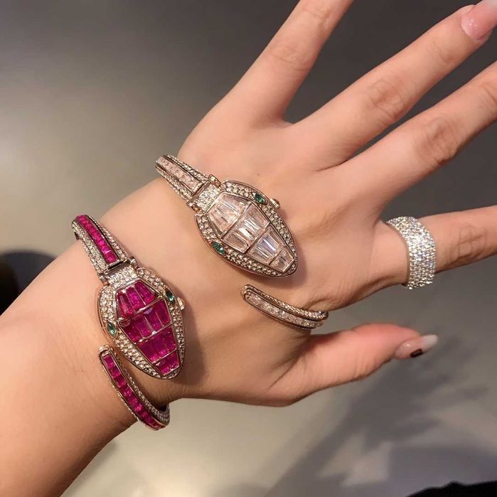 Кварцов дамски часовник BVLGARI Serpenti Misteriosi