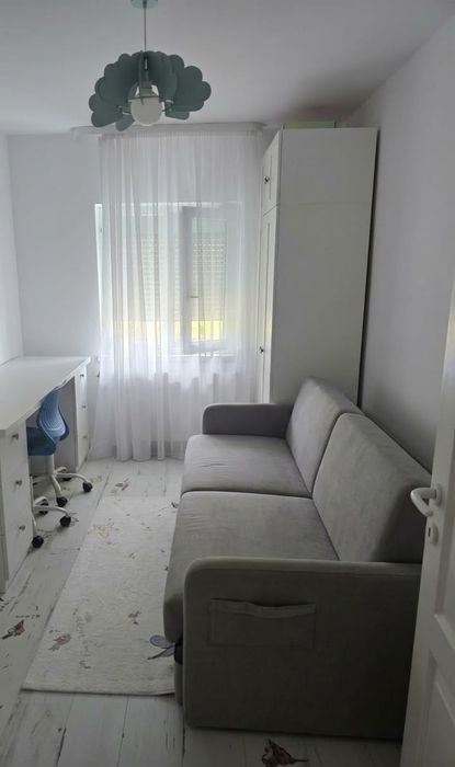 Vând  apartament 3 camere,etaj 3 ,lângă  liceul Pedagogic