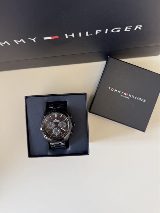 Часы Tommy Hilfiger
