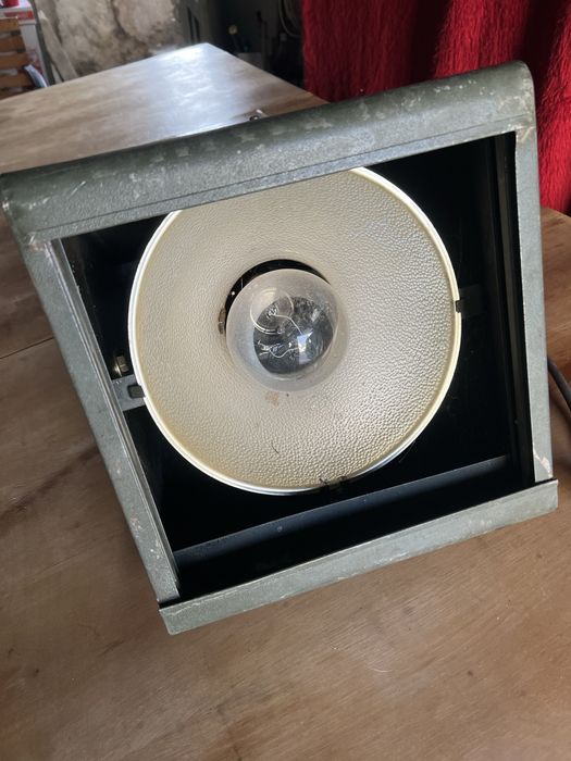 Прожектори и вани за студийно, сценично осветление