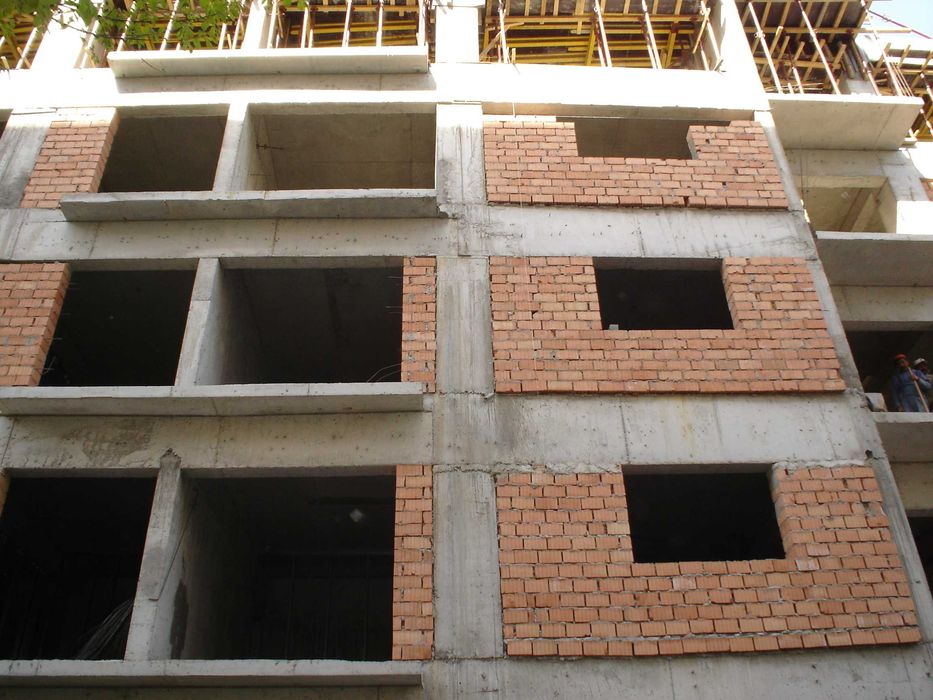 Construim Case si Blocuri la rosu.