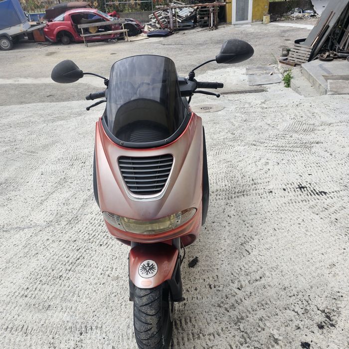 Продавам скутер Пежо Елисео 50