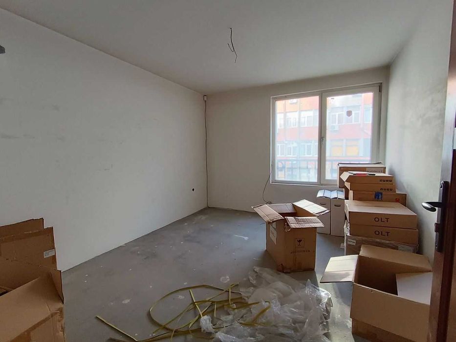 Тристаен апартамент с гараж