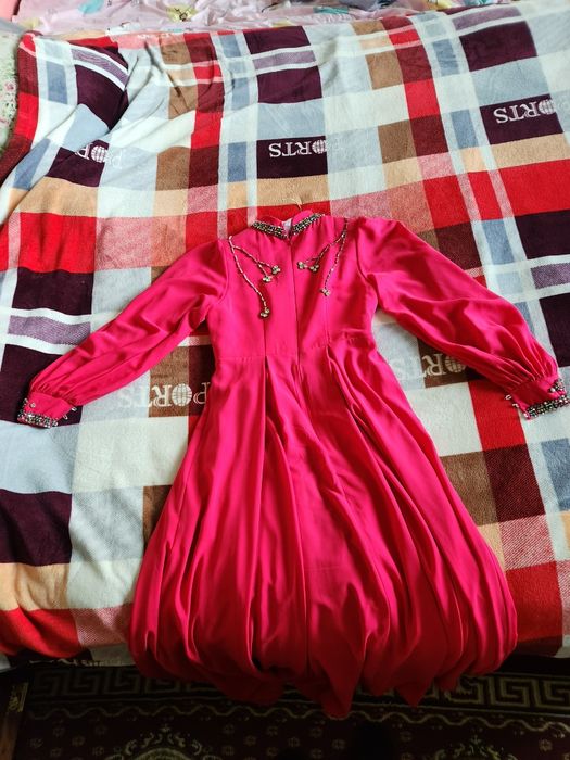 Вечерний платье  только один раз надето