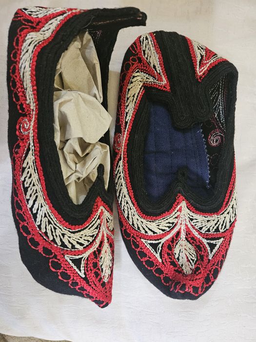 Везани родопски терлици