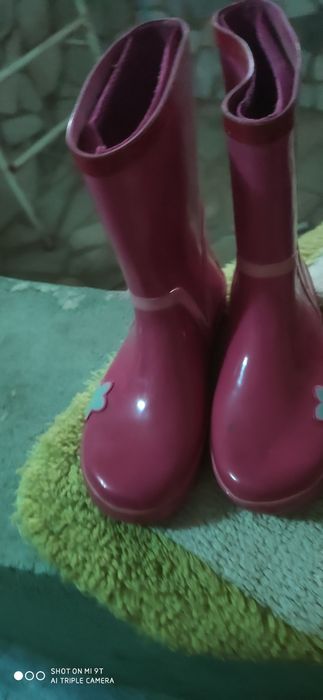 Продам детские ботики и сапожки