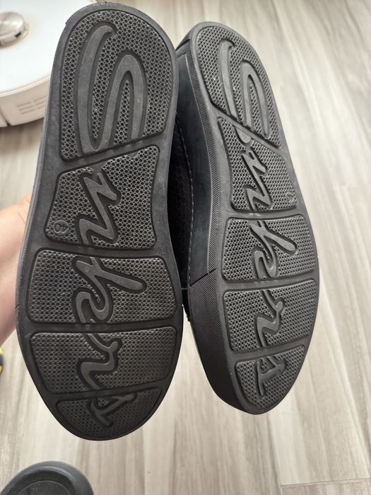 Обувки и мокасини