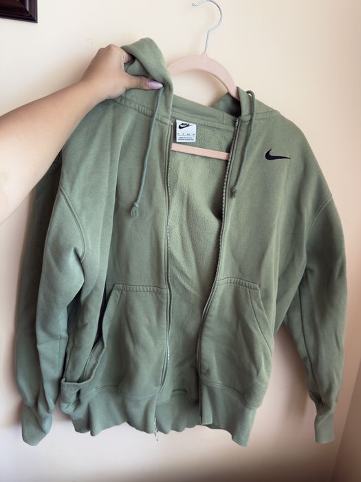 Суичъри Guess, Nike