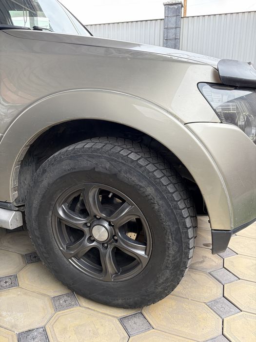 Шины 265/70R17 в отличном состоянии