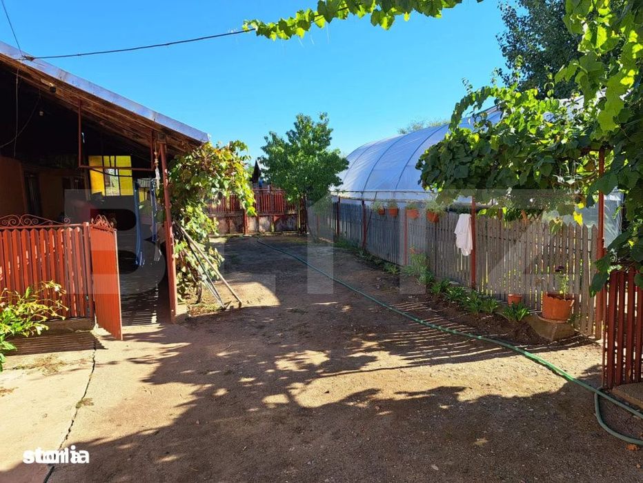 Casa cu gospodarie, livada si gradina, 106 mp – Costestii din Deal