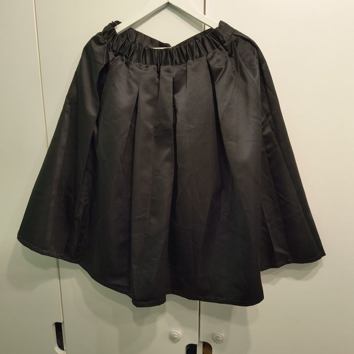 Дамска пола до коляно