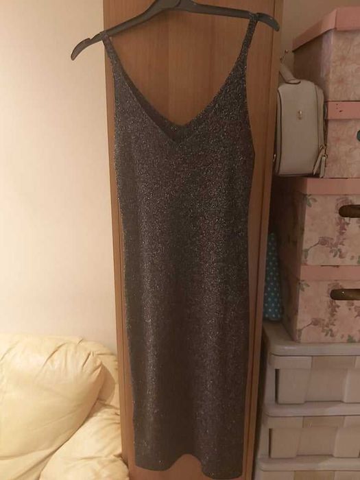 Елегантна дамска рокля RESERVED с брокат, размер: S