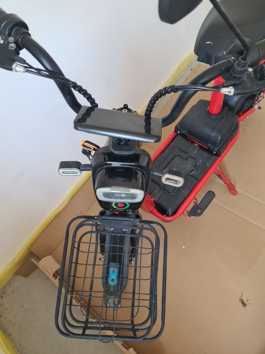 Scuter electric E-M 25 fără baterie