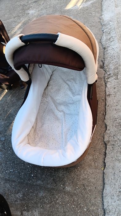 Cărucior 3 în 1 cu scoică – folosit, în stare foarte bună