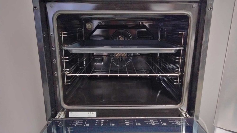 Комплкет Фурна за вграждане + Индукционни котлони Beko-Беко 71 литра