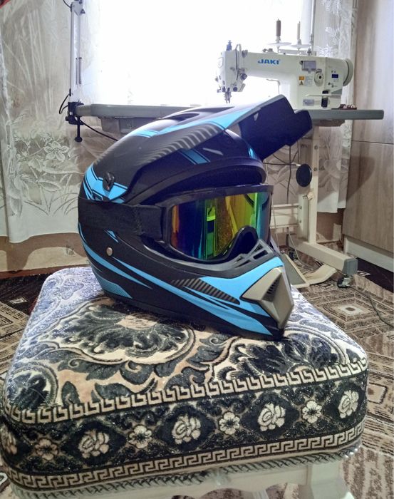 Шлем Эндуро вместе с очками