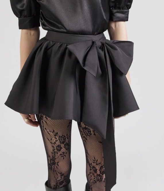 Пола от ABOUT YOU