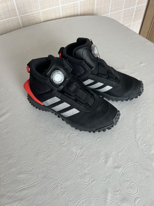 Кроссовки adidas