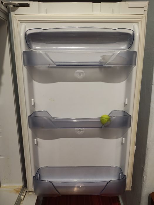 Холодильник бирюса не морозит