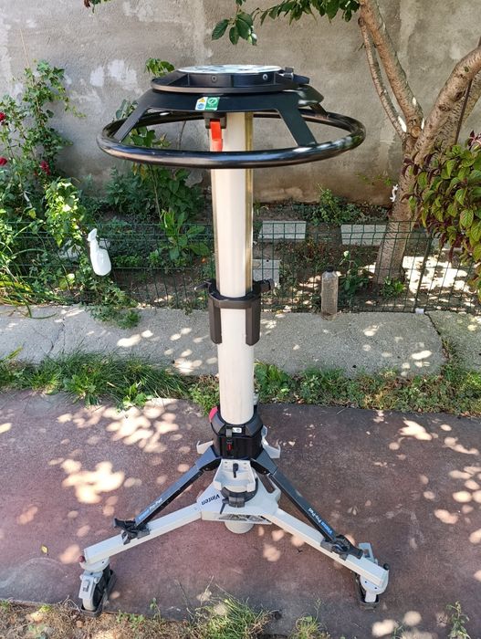 Vinten pro pied hidraulic   ..manfrotto Blackmagic Sony