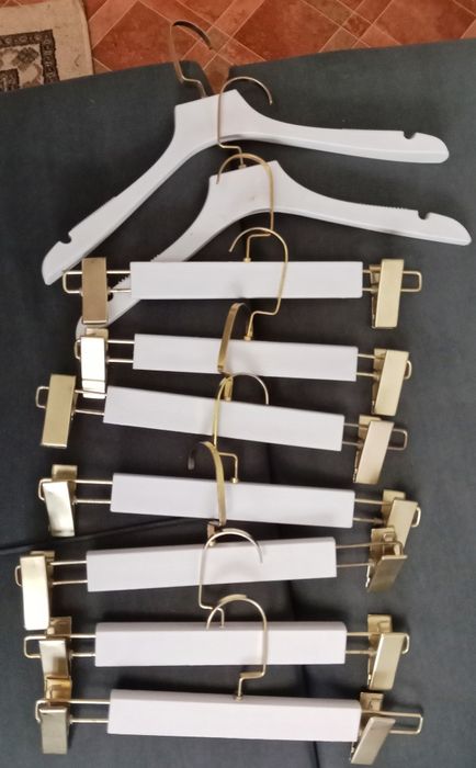 Вешалки продам срочно