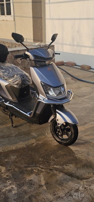 Продам электроскутер yulong
