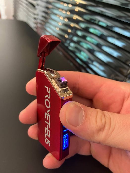 Импульсная зажигалка на подарок любимому человеку