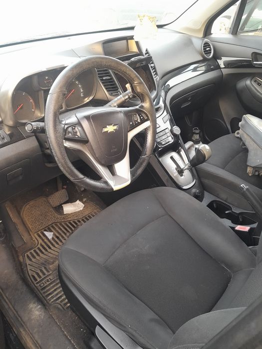 Продавам шевролет орландо на части