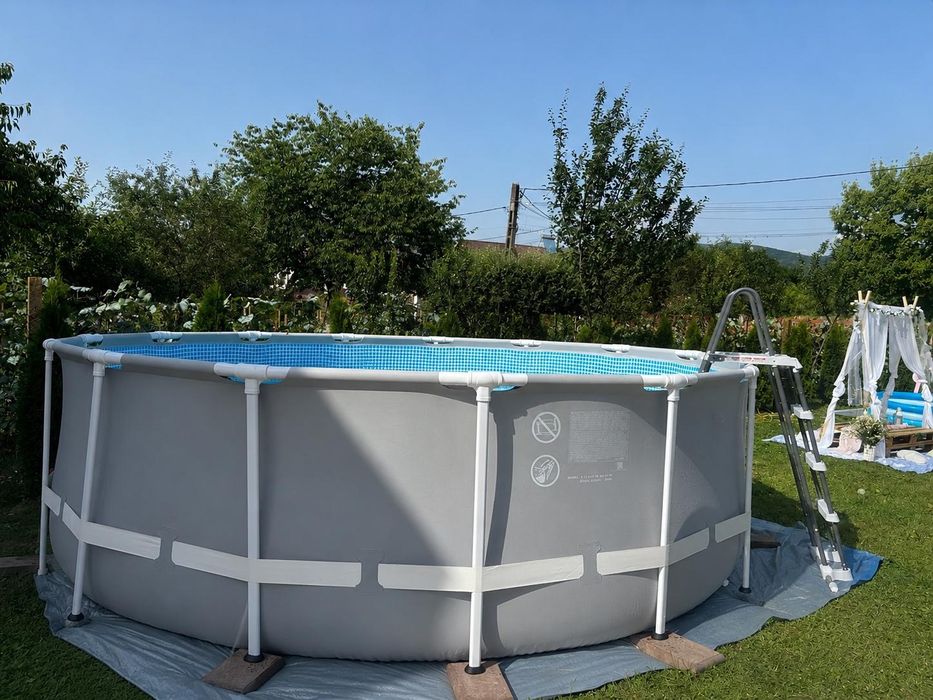 Piscina COMPLETA pompa etc folosita o vara 4,60m cu 107cm