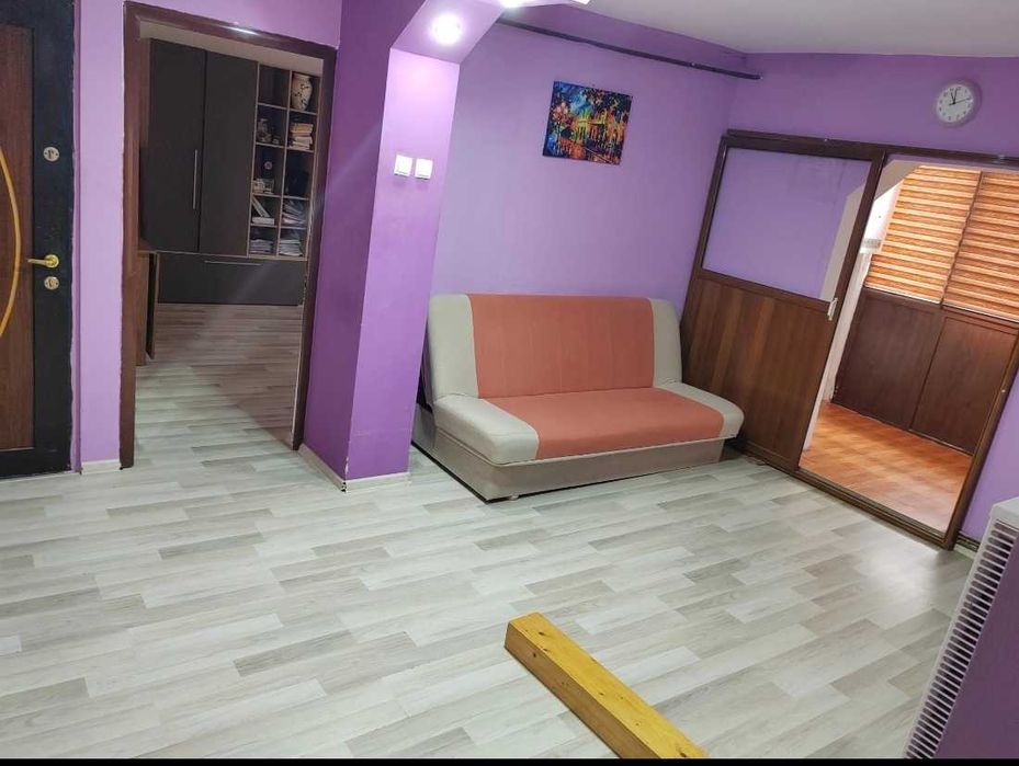 Se vinde apartament.