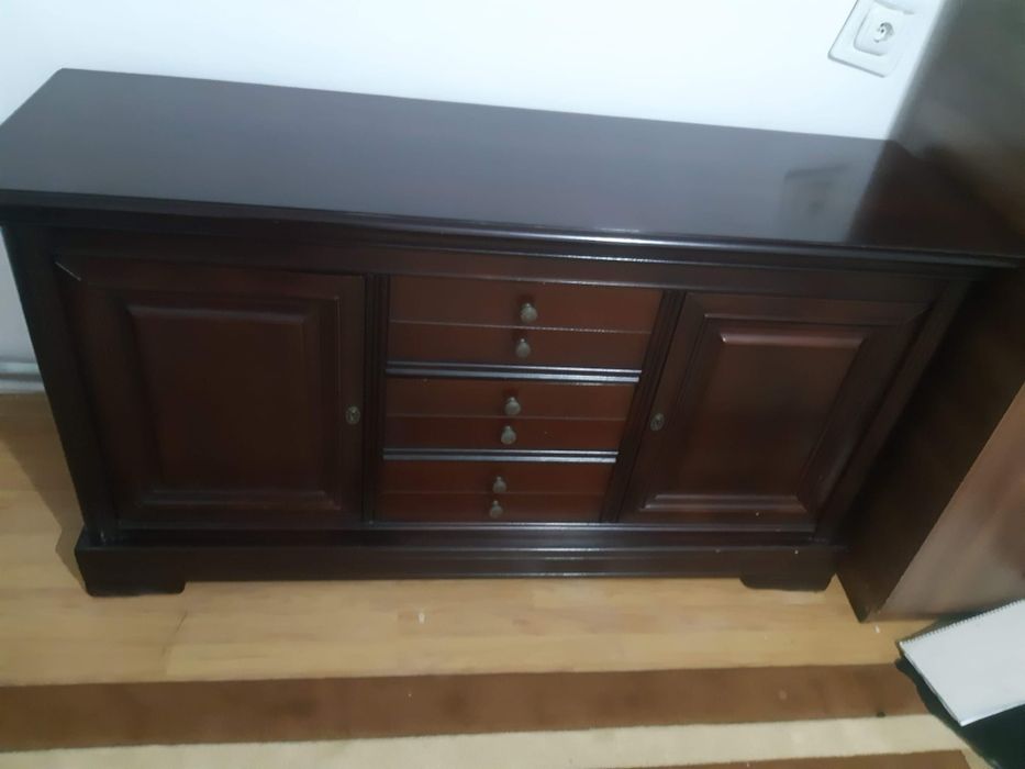 Vand mobila din lemn masiv