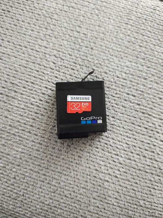 GoPro 7 Black с 3 батерии и трипод - Shorty + SD