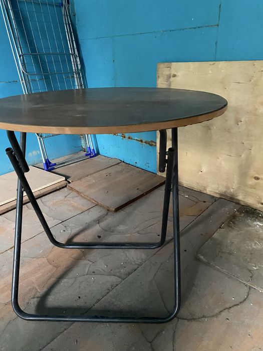 Продам стол и два стула