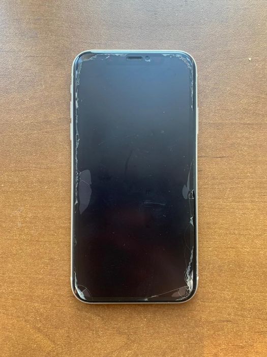 Айфон 11 хорошее состояние