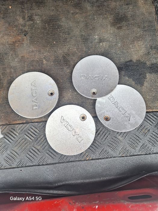 Vând jante R15 mai exact de dacia logan1