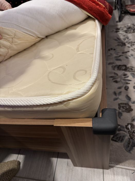 Mobila dormitor ( pat cu noptiere si saltea )