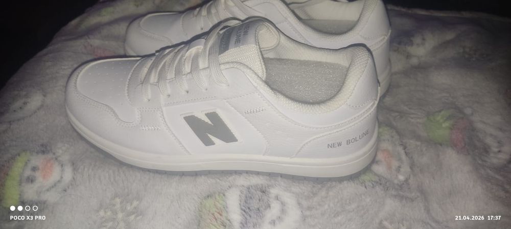 Продам кроссовки