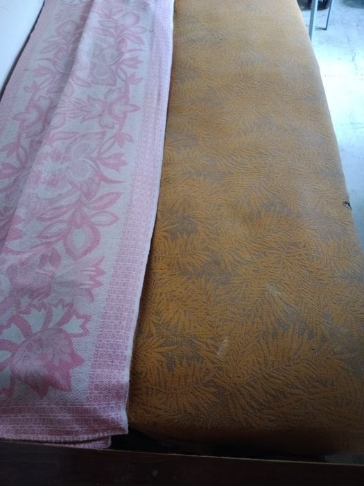 Отдам диван б.у может кому пригодится