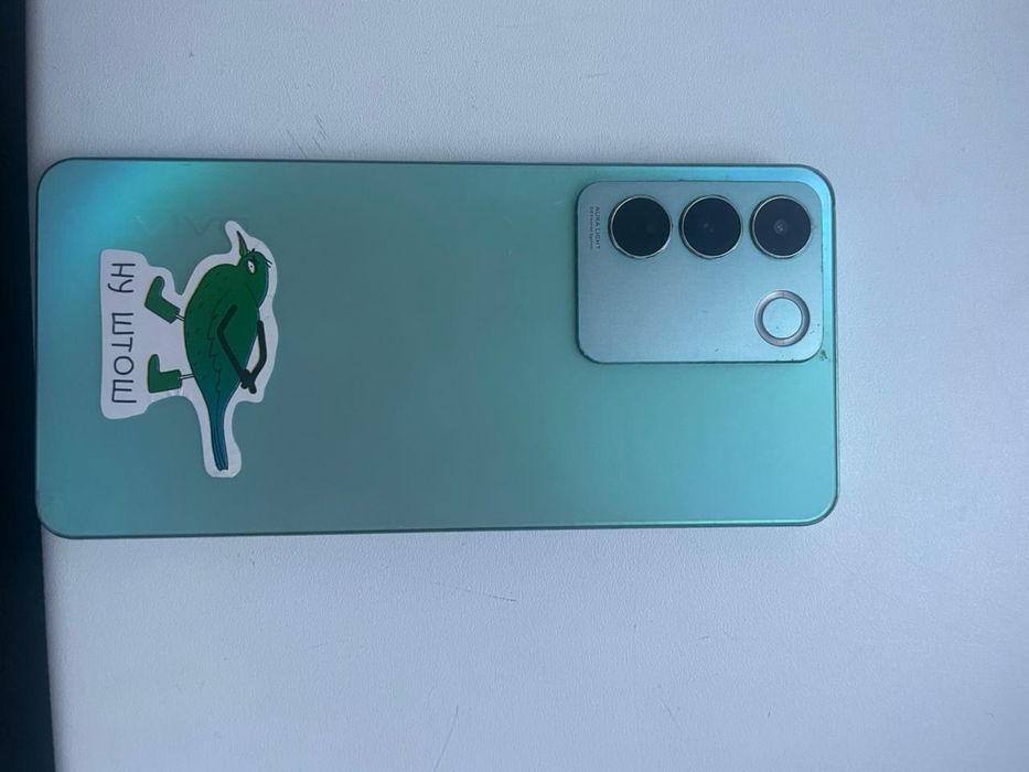 Телефон Vivo V27e
