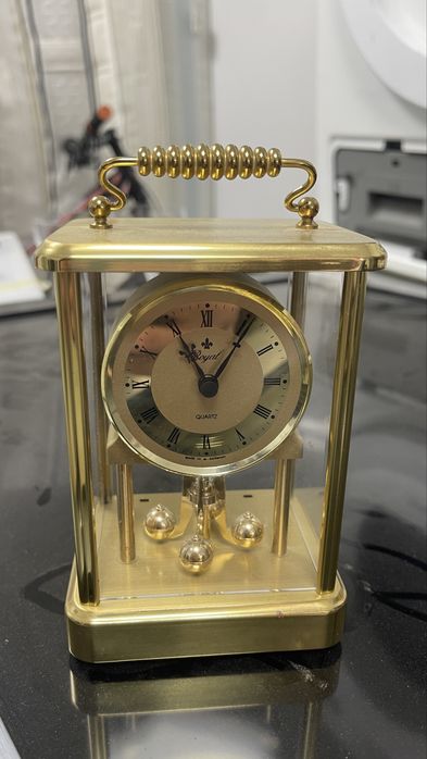 Ceas de masă auriu, model vintage Superb