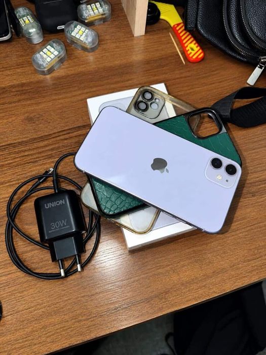 Продам iPhone 11