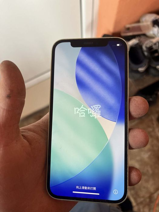 Продавам Iphone 12