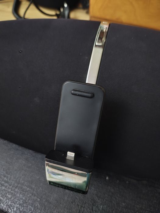 Bowers & Wilkins Zeppelin Air – Lightning