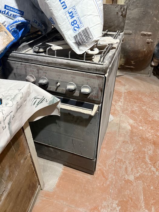 Газовая плита, б/у в хорошем состоянии