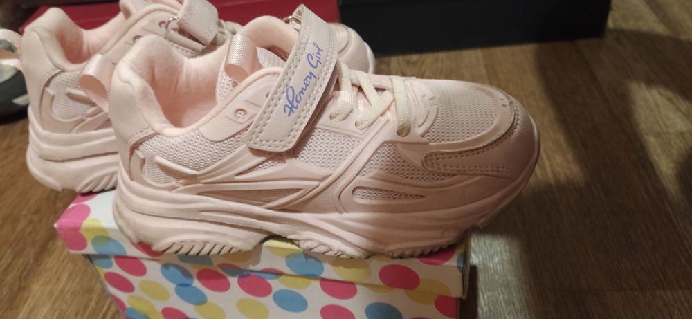 Кроссовки для девочки