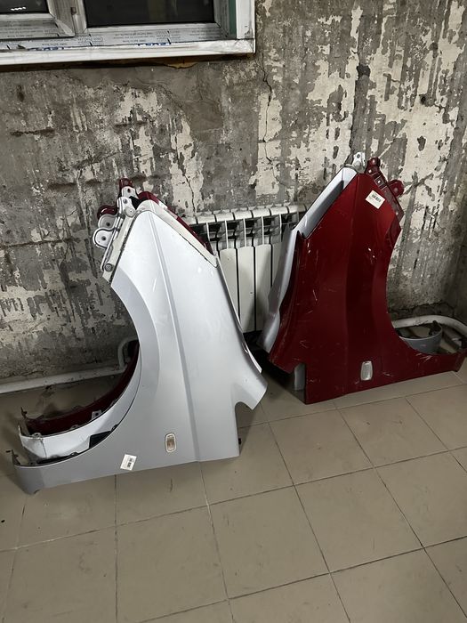 Крыло Тойота Исис. Toyota Isis