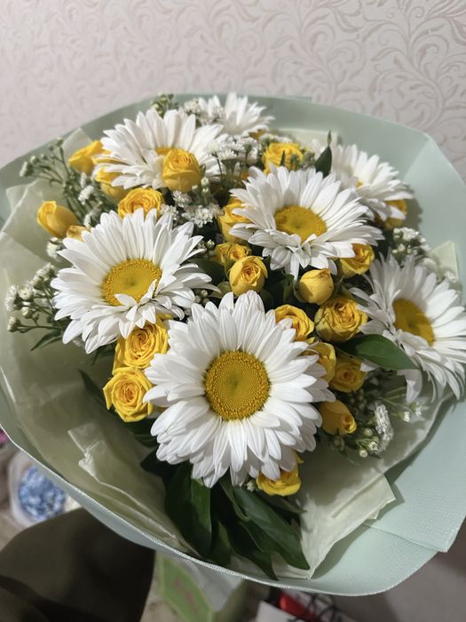 Продам свежие цветы ромашка с розами