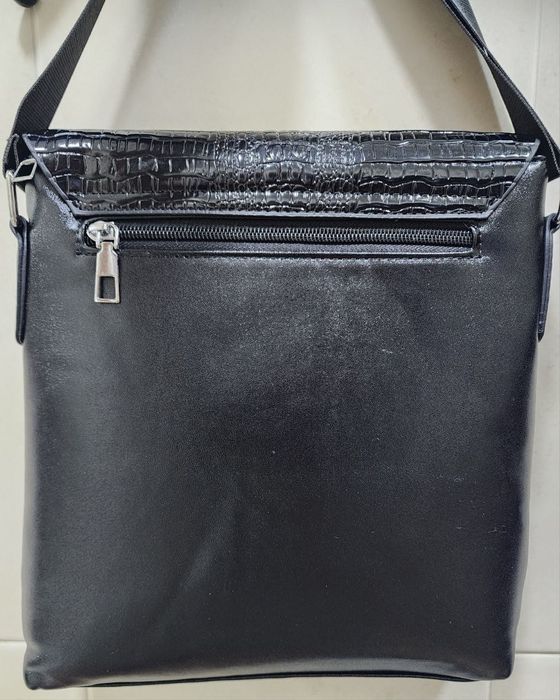 Сумка  черная на ремне