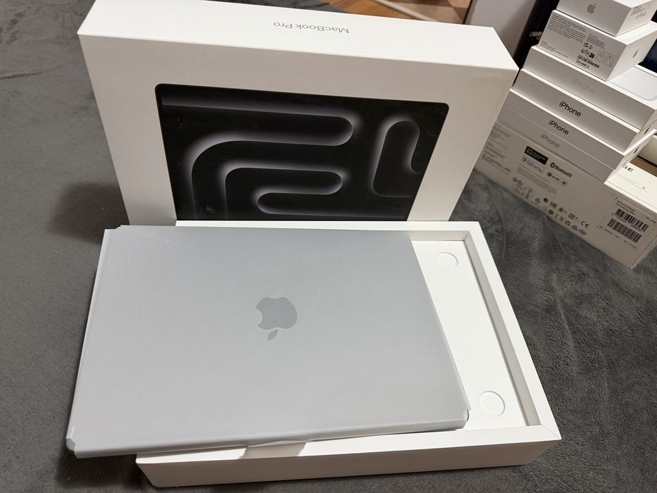Macbook Pro 14” M3,8gb ram,512 ssd ,ca Nou