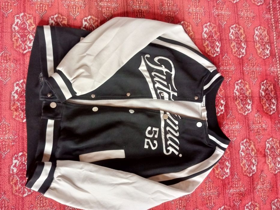 Бомбер,размер примерно xs-s,бу.